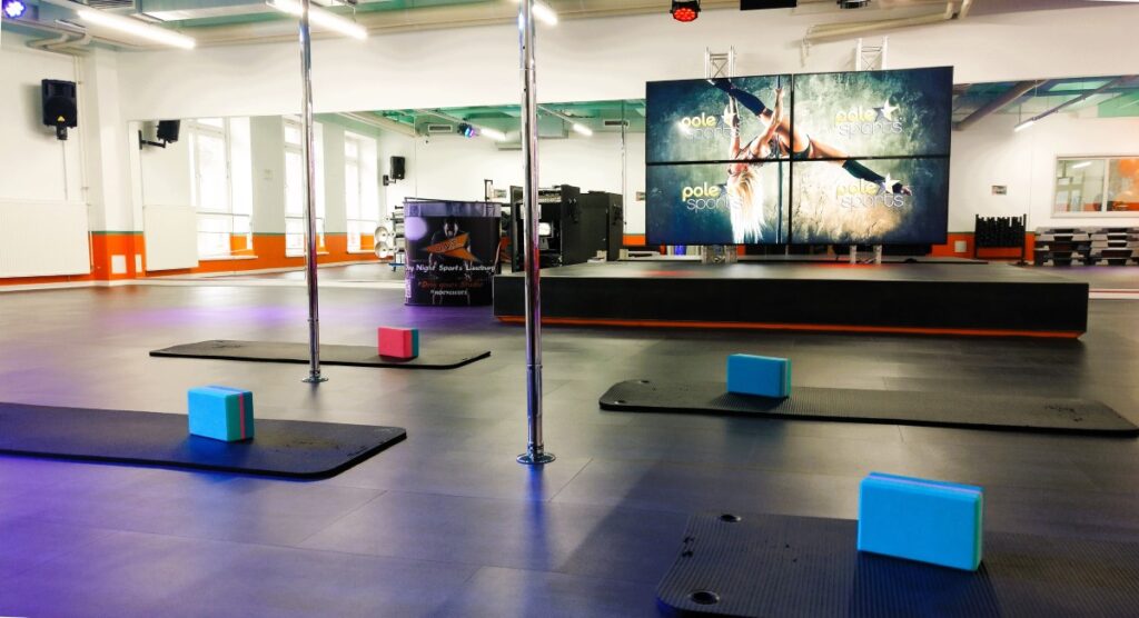 Pole Dance Lüneburg Kursraum mit viel Platz